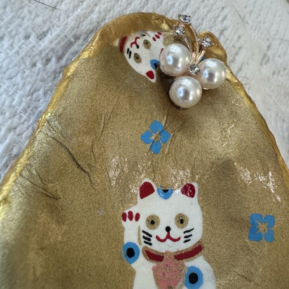 Set of 2 Handmade Decoupage Oyster Shell Trinket Dishes Lucky Cat pearl charm - Picture 5 of 8
